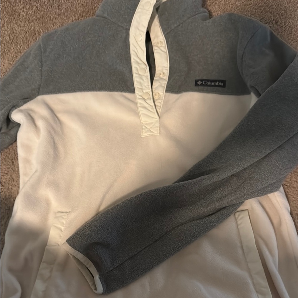 Columbia Two-Tone Gray and Cream Fleece